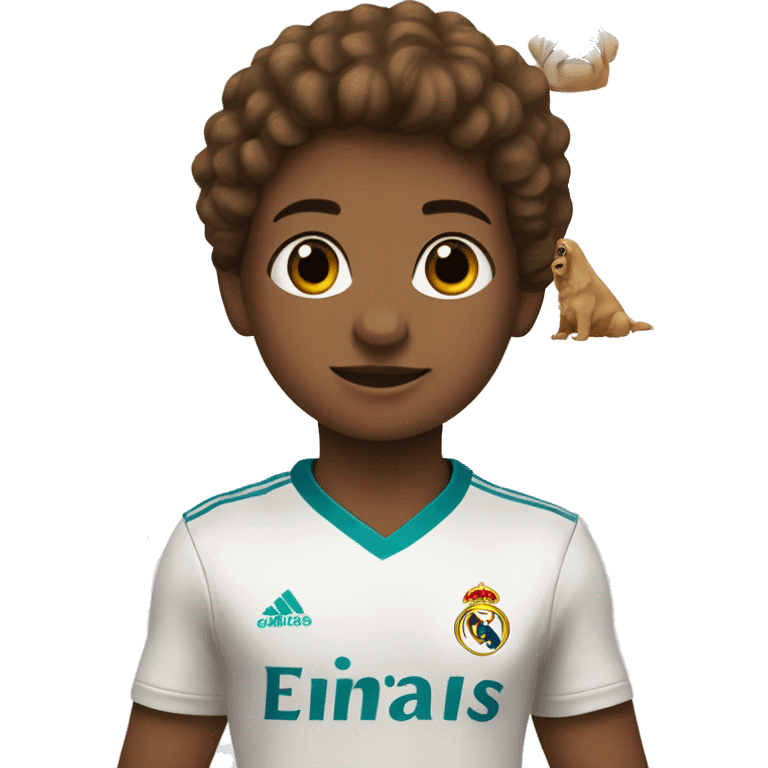 uma menina com cabelo castanho, longo e liso olhos castanho, pele bege com a camiseta do real Madrid e um cachorro grande. emoji