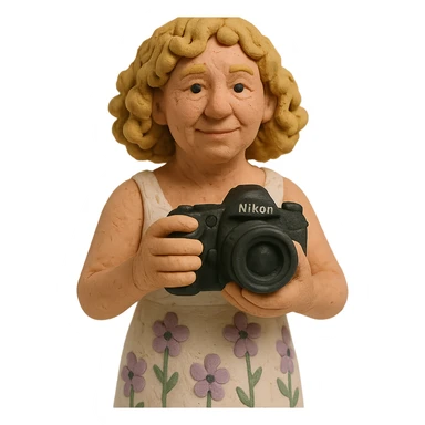 chica rubia de rulos de 50 años con cámara Nikon y vestido largo blanco con flores lilas, estilo claymation sticker