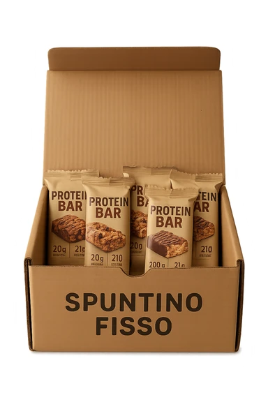 scatola aperta piena di barrette proteiche, con la scritta "SPUNTINO FISSO" SULLA CONFEZIONE in italiano,  realistici sticker