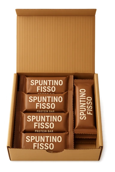 scatola aperta piena di barrette proteiche, con la scritta "SPUNTINO FISSO" SULLA CONFEZIONE in italiano,  realistici sticker