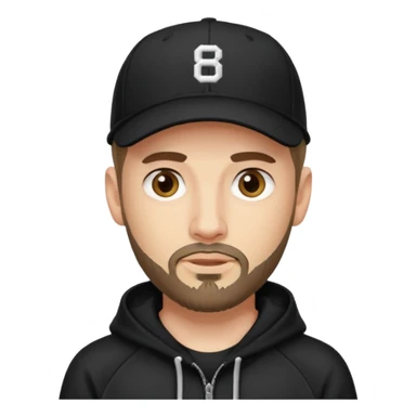 Hombre de ojos claros, con barba fina y perilla, gorra negra de baseball bordada con un 8, y sudadera negra sticker