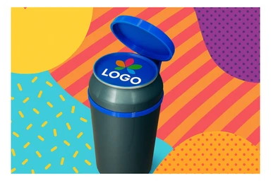 Készíts a következő jellemzőkre a mellékelt fotó felhasználásával a szöveghez illő képet, 1000x600px-es méretűt, fiatalos, dinamikus, megnyerő,változatos, színes, valósághű fotók legyenek!
„A kupaktetőd, mint reklámfelület”
Használjuk ki a kupak által adott marketing lehetőségeket! Egyedi logók, minták elhelyezésére kiválóan alkalmas, növelve a márkaismertséget. sticker