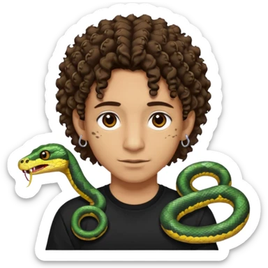 Chico con cabello medio corto, rizado, con ojos marrones, piel trigueña, con dos piercings debajo del labio (Snake bites) y dos piercings en cada oreja con pendientes negro, con polera negra sticker