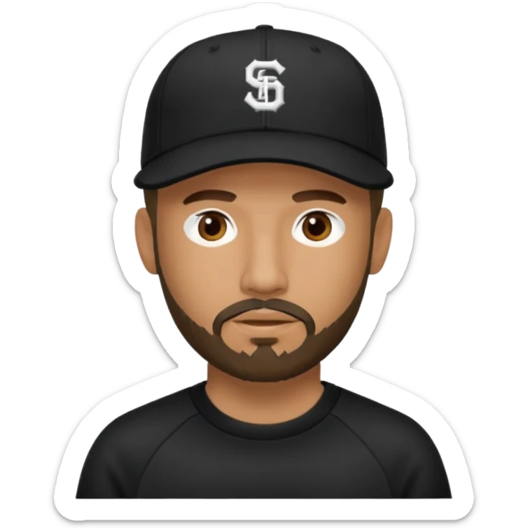 Hombre con la cara oculta, con barba fina y perilla, gorra negra de baseball bordada con un 08, y sudadera negra sticker