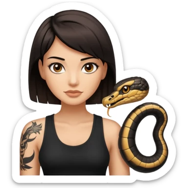 Femme brune yeux marron avec une coupe carré noir qui descend sur l'épaule , femme couleur de peau un peu bronzé mais pas metisse, avec un cobra a côté , débardeur noi , avec un tatouage sur le bras droit sticker