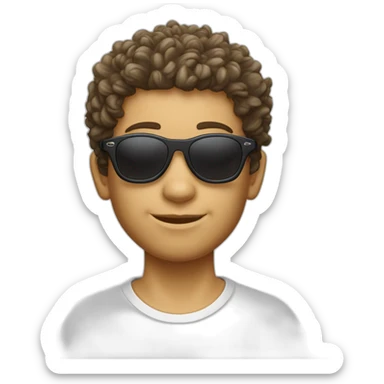 Garçon cheveux bouclés avec un taper et des lunette oakley sticker