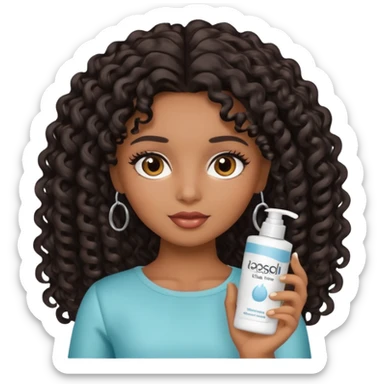 Uma boneca morena com olhos castanhos e cabelo cacheado longo preto, com creme de pentear na mão da Salon line sticker