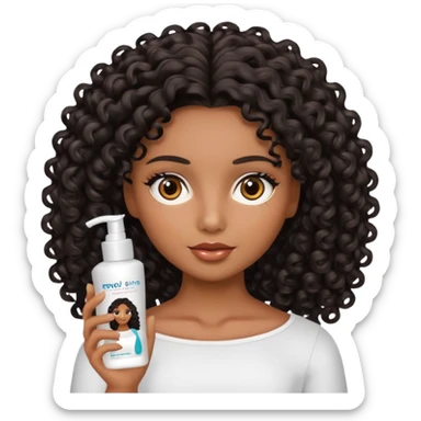 Uma boneca morena com olhos castanhos e cabelo cacheado longo preto, com creme de pentear na mão da Salon line sticker