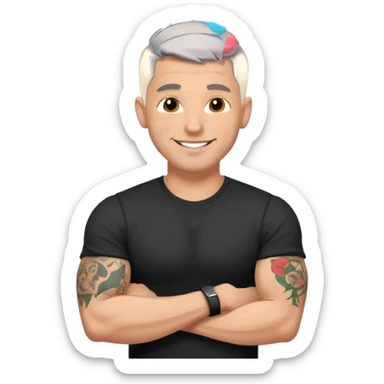 un homme de 35 ans, cheveux très court gris, qui sourit, musclé avec un seul bras tatoué et un tee shirt noir sticker