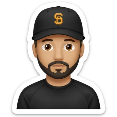 Hombre con la cara oculta, con barba fina y perilla, gorra negra de baseball bordada con un 08, y sudadera negra sticker