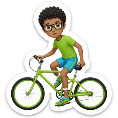 Menino pardo com cabelo curto cacheado preto raspado dos lados, de óculos preto quadrado e blusa verde e amarela bermuda preta e chinelo azul andando de biblicleta verde neon sticker