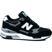 Black New balance 550 sticker
