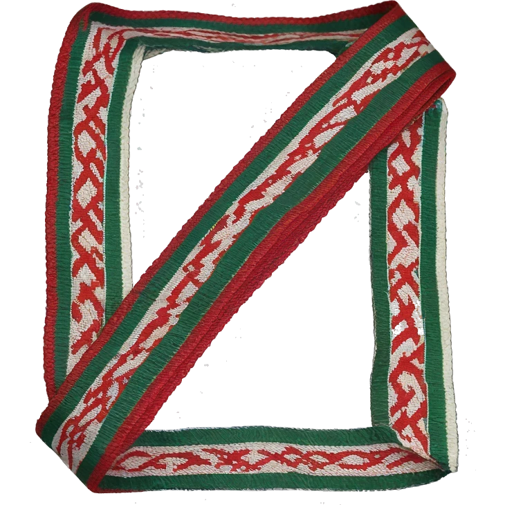 belt is considered an excellent handiwork of folk weavers. It consists of a two-color red-white patterned fabric, with a green, less often blue or purple thread woven in the middle or at the edges, with a changing pattern motif (geometric ornament).  emoji