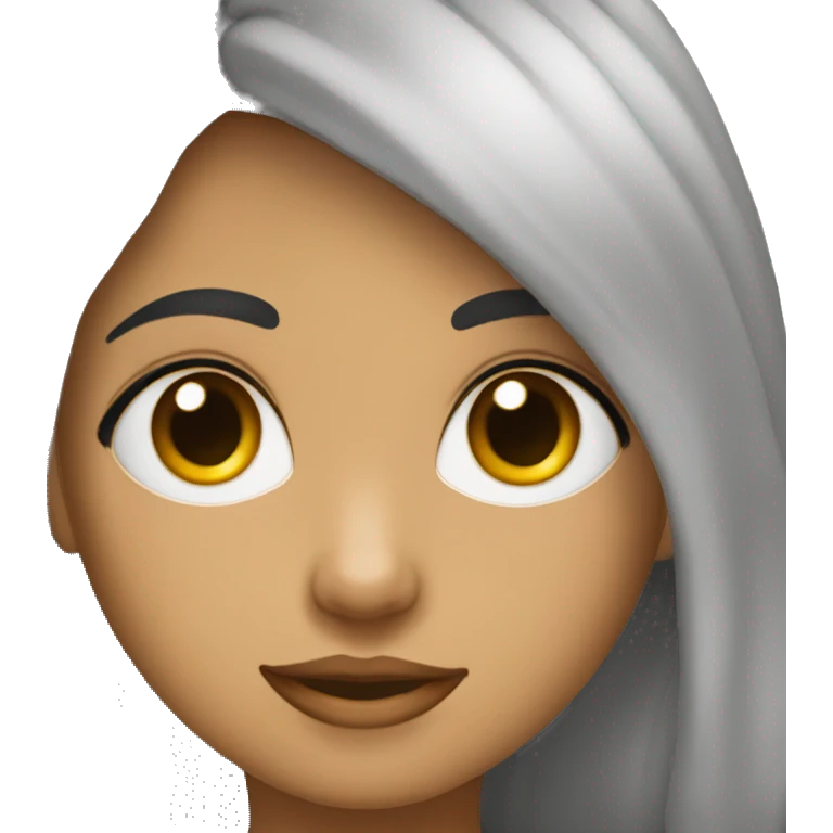 niño con tez morena, pelo rizado media melena negro y ojos grandes emoji