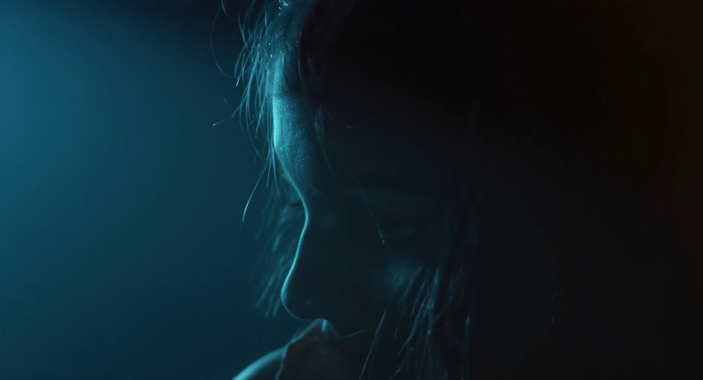 Closeup photo of a beautifull woman, low key light, cinematic light emoji