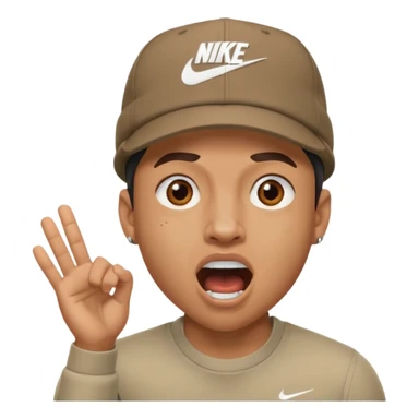 Ragazzo con cappello Nike mulatto che dice col Police in su sticker