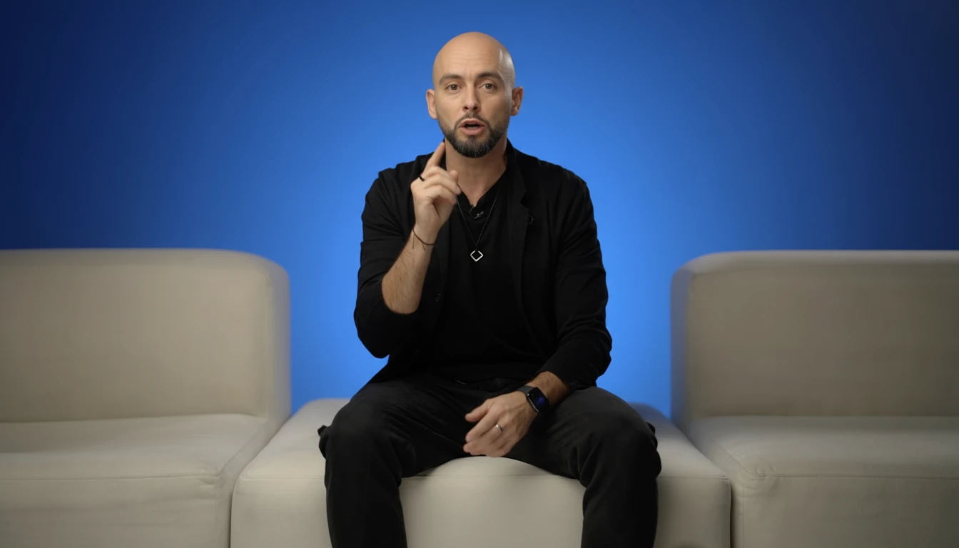 Сделай точно такую же картинку, только герой лысый emoji