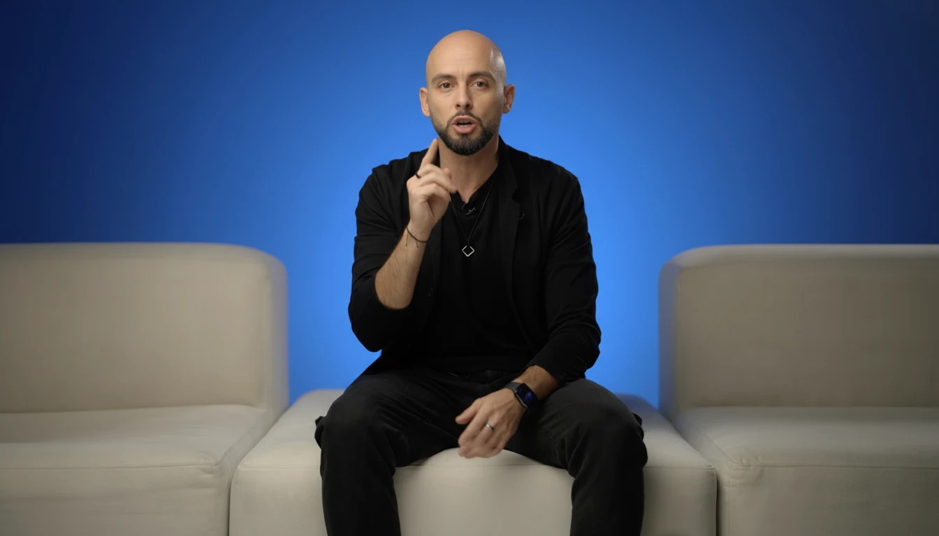 Сделай точно такую же картинку, только герой лысый emoji