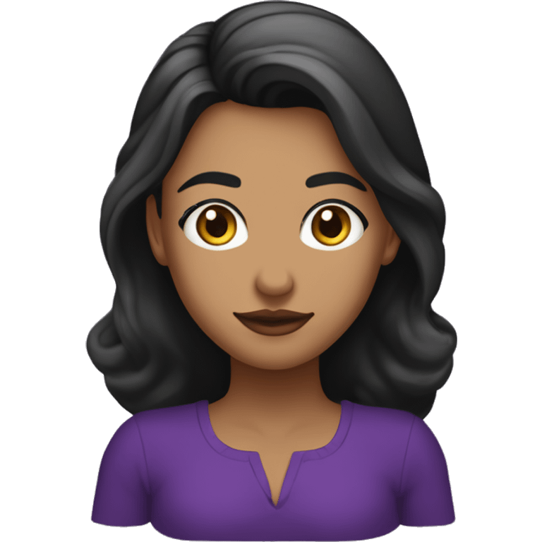 Mujer joven de tes clara de ojos oscuros y cabello sueto negro hasta el busto usa una blusa morada y esta señalando con sus dos brazos hacia arriba emoji