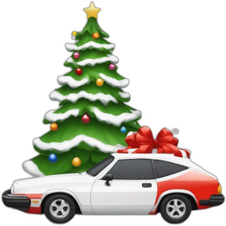 une voiture coupé en cadeau au pied d'un sapin de noël emoji