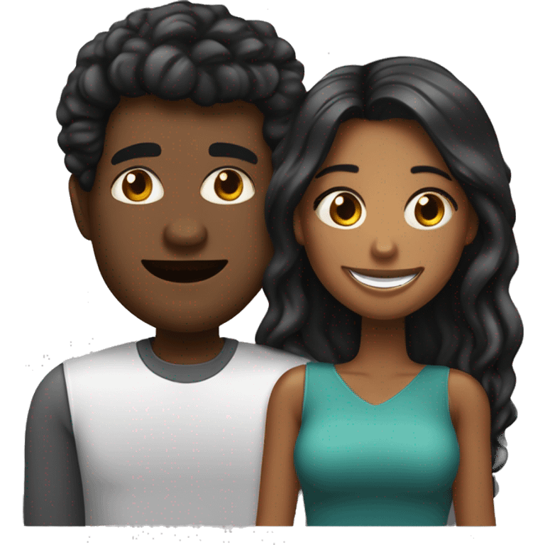 Pareja de un chico de pelo negro liso y corto y de piel moreno, y una chica blanca con el pelo negro largo y ondulado haciéndose un selfie emoji